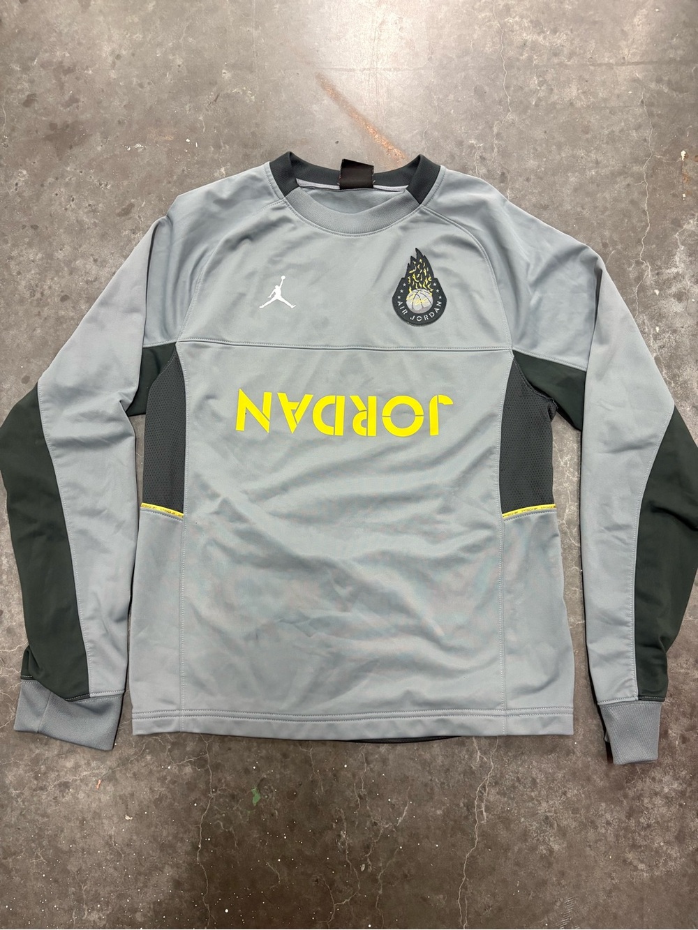 Nike Jordan Air Brand Grey Yellow 23 Stars Long Sleeve Warm Up Shirt Small